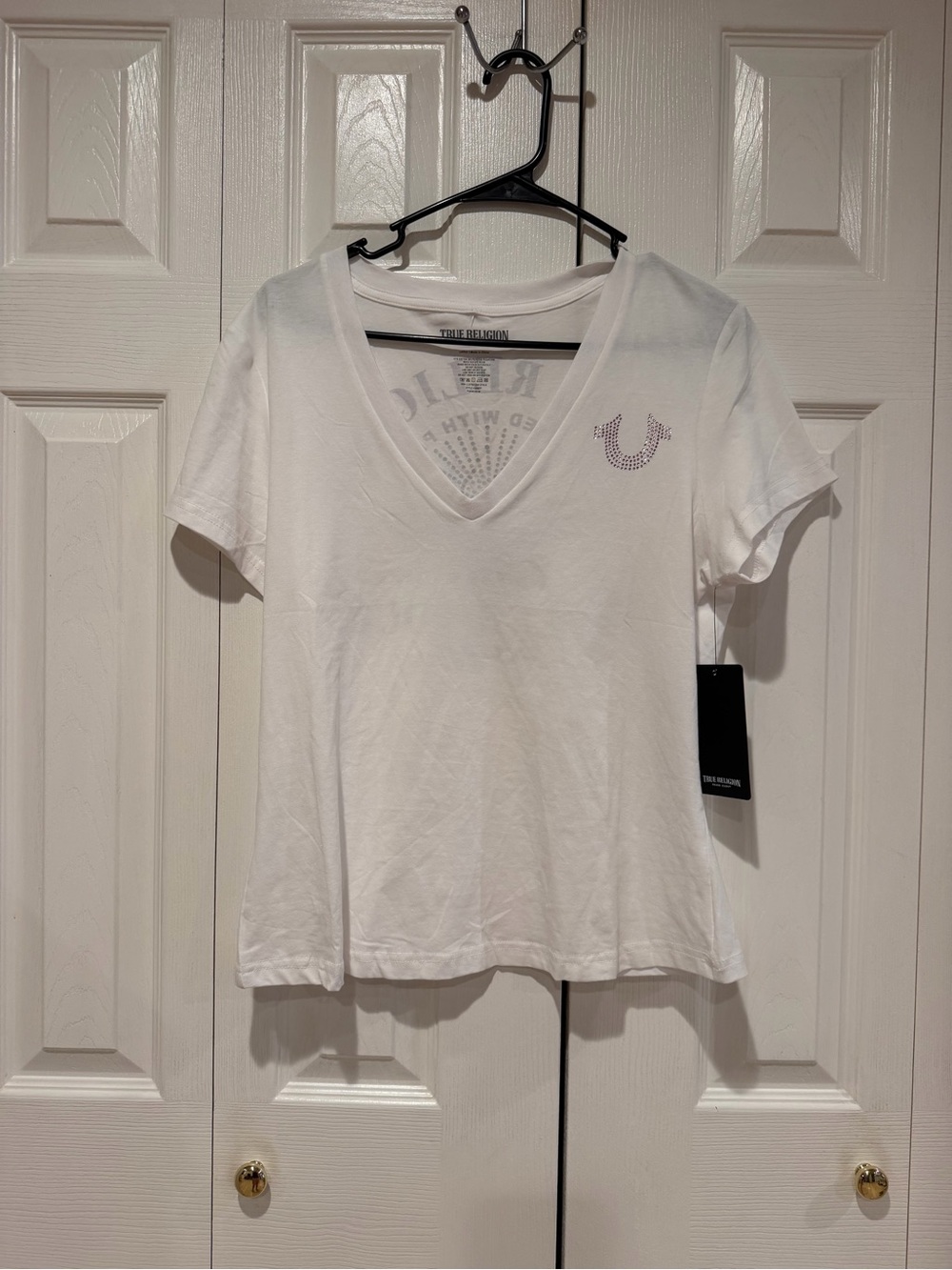 True Religion Women's White V-Neck Tee with Rhinestone Horseshoe